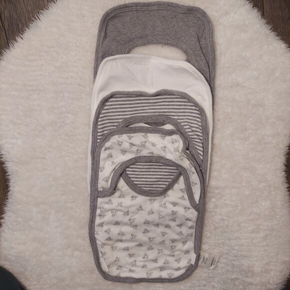 NWOT Set of 4 Burt's Bees Baby 100% Organic Cotton Bibs - Picture 1 of 3